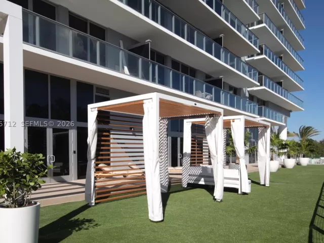 2-bedroom condo for rent in North Miami Beach - 16385 Biscayne Blvd 519 - MondialRealty