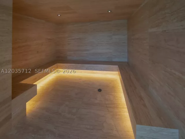 2-bedroom condo for rent in North Miami Beach - 16385 Biscayne Blvd 519 - MondialRealty