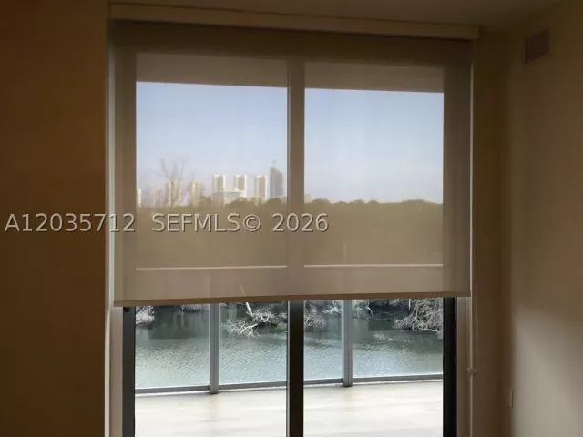 2-bedroom condo for rent in North Miami Beach - 16385 Biscayne Blvd 519 - MondialRealty