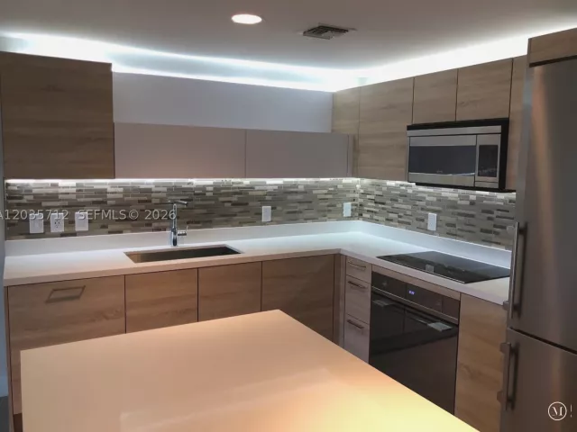 2-bedroom condo for rent in North Miami Beach - 16385 Biscayne Blvd 519 - MondialRealty