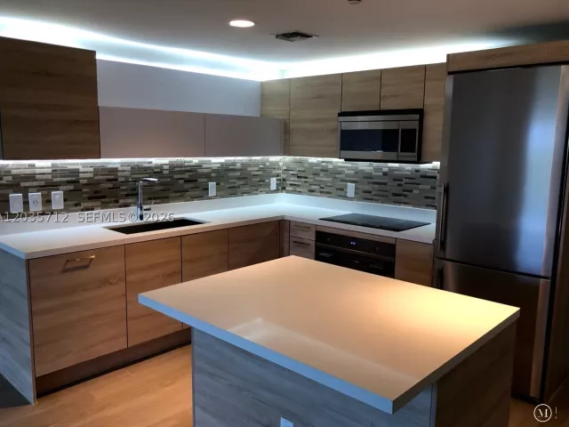 2-bedroom condo for rent in North Miami Beach - 16385 Biscayne Blvd 519 - MondialRealty