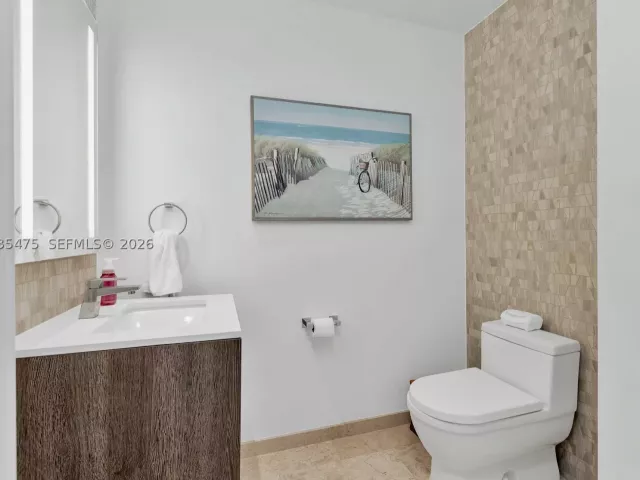 2-bedroom condo for sale in Miami - 68 SE 6th St 1611 - MondialRealty
