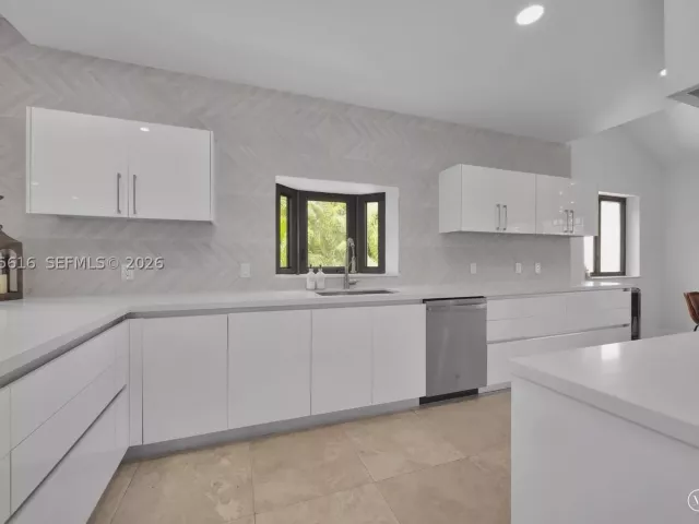 4-bedroom home for sale in Miami - 2000 S Bayshore Dr 65 - MondialRealty