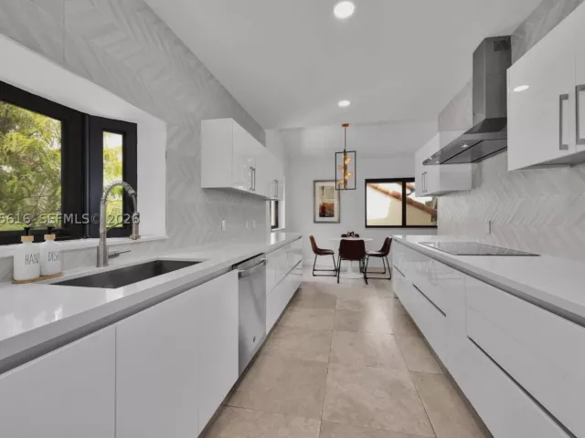 4-bedroom home for sale in Miami - 2000 S Bayshore Dr 65 - MondialRealty