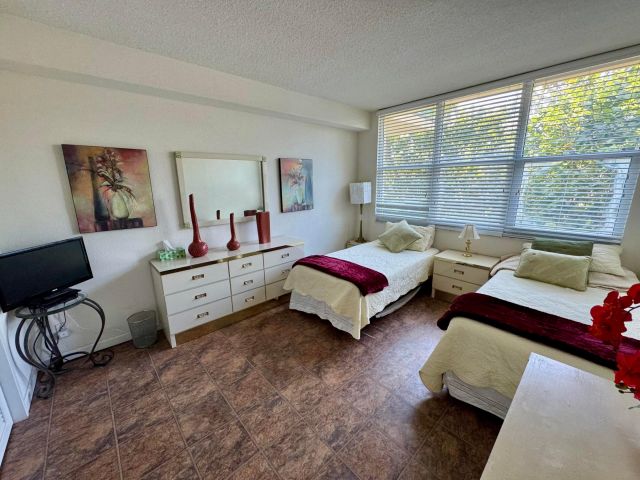 2-bedroom condo for rent in Hollywood - 2501 S Ocean Drive 326 - MondialRealty