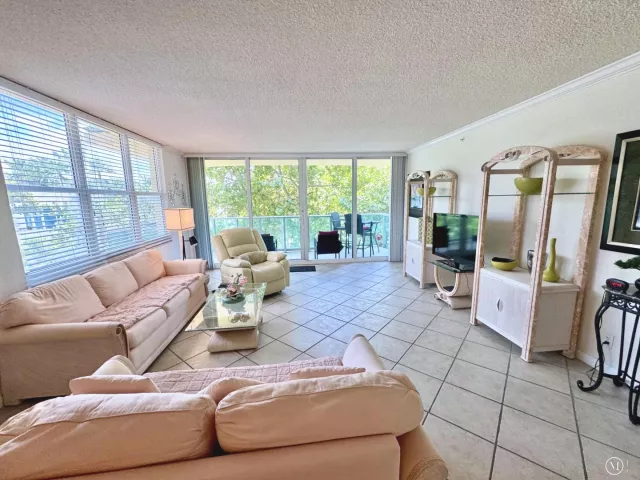 2-bedroom condo for rent in Hollywood - 2501 S Ocean Drive 326 - MondialRealty