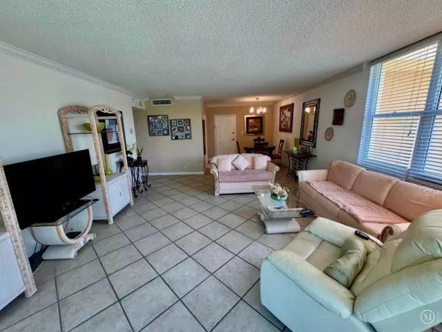 2-bedroom condo for rent in Hollywood - 2501 S Ocean Drive 326 - MondialRealty