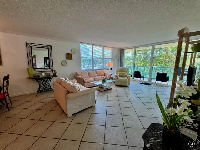 2-bedroom condo for rent in Hollywood - 2501 S Ocean Drive 326 - MondialRealty