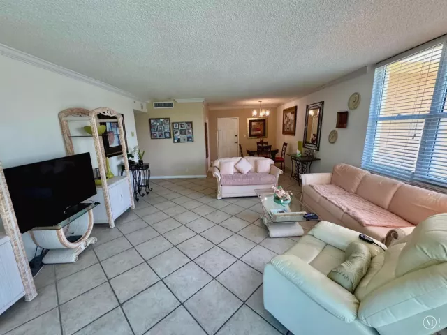 2-bedroom condo for rent in Hollywood - 2501 S Ocean Drive 326 - MondialRealty
