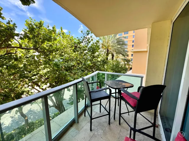 2-bedroom condo for rent in Hollywood - 2501 S Ocean Drive 326 - MondialRealty