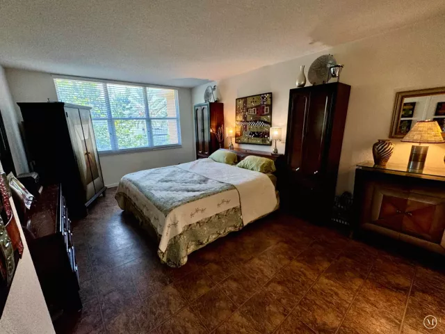 2-bedroom condo for rent in Hollywood - 2501 S Ocean Drive 326 - MondialRealty