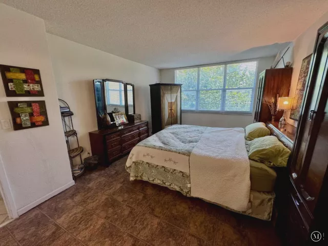 2-bedroom condo for rent in Hollywood - 2501 S Ocean Drive 326 - MondialRealty