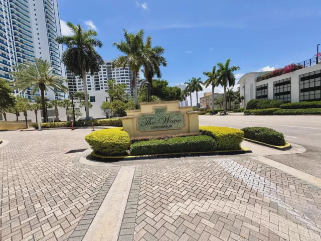 2-bedroom condo for rent in Hollywood - 2501 S Ocean Drive 326 - MondialRealty