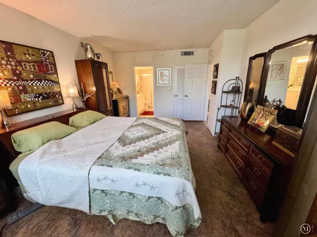 2-bedroom condo for rent in Hollywood - 2501 S Ocean Drive 326 - MondialRealty