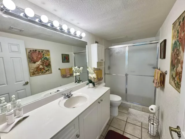 2-bedroom condo for rent in Hollywood - 2501 S Ocean Drive 326 - MondialRealty