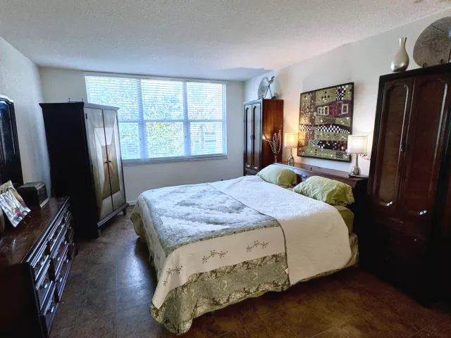 2-bedroom condo for rent in Hollywood - 2501 S Ocean Drive 326 - MondialRealty