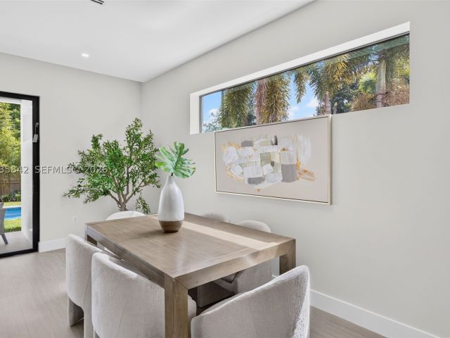 4-bedroom home for sale in Fort Lauderdale - 910 SE 13th St - MondialRealty