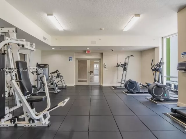3-bedroom condo for rent in Miami - 601 NE 23rd St 1406 - MondialRealty