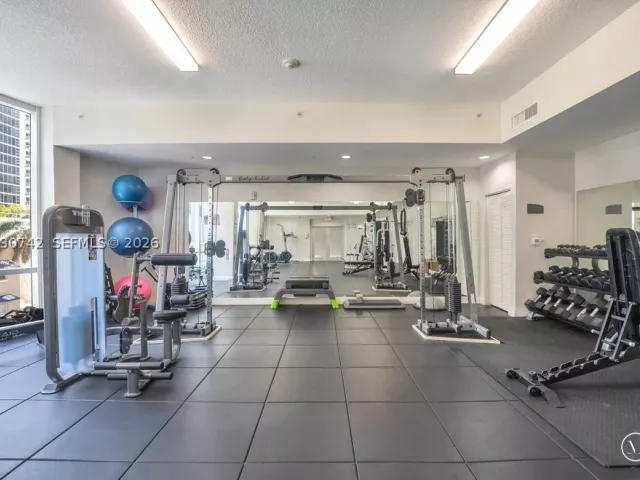 3-bedroom condo for rent in Miami - 601 NE 23rd St 1406 - MondialRealty