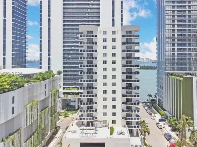3-bedroom condo for rent in Miami - 601 NE 23rd St 1406 - MondialRealty