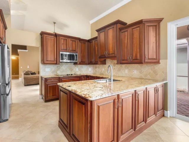 3-bedroom home for sale in West Palm Beach - 9101 Baybury Lane - MondialRealty
