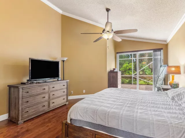 3-bedroom home for sale in West Palm Beach - 9101 Baybury Lane - MondialRealty