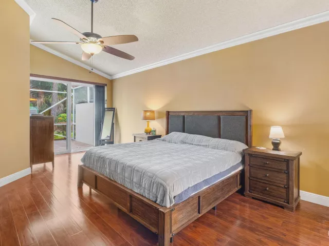 3-bedroom home for sale in West Palm Beach - 9101 Baybury Lane - MondialRealty