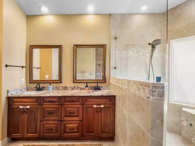 3-bedroom home for sale in West Palm Beach - 9101 Baybury Lane - MondialRealty