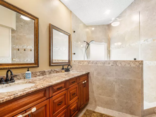 3-bedroom home for sale in West Palm Beach - 9101 Baybury Lane - MondialRealty