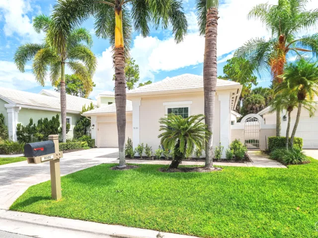 3-bedroom home for sale in West Palm Beach - 9101 Baybury Lane - MondialRealty