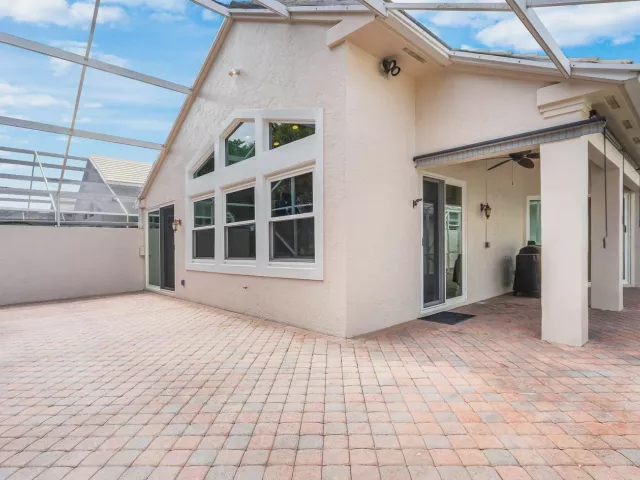 3-bedroom home for sale in West Palm Beach - 9101 Baybury Lane - MondialRealty