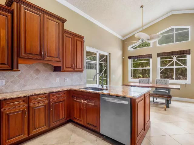 3-bedroom home for sale in West Palm Beach - 9101 Baybury Lane - MondialRealty