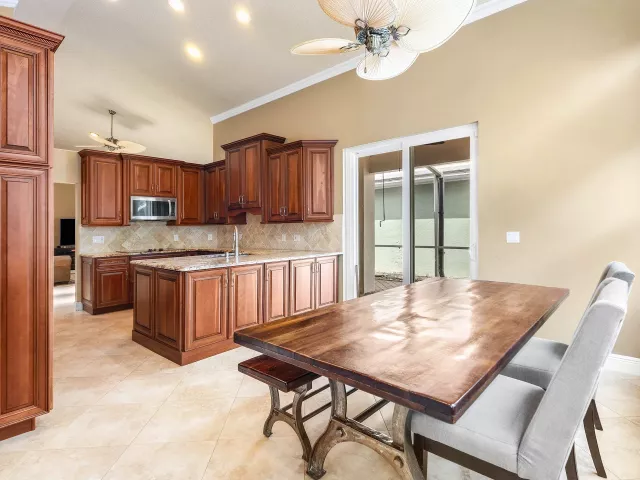 3-bedroom home for sale in West Palm Beach - 9101 Baybury Lane - MondialRealty