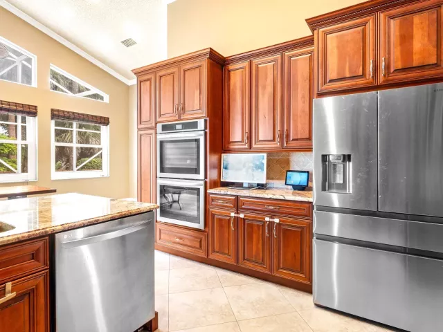 3-bedroom home for sale in West Palm Beach - 9101 Baybury Lane - MondialRealty