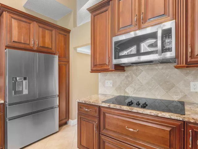 3-bedroom home for sale in West Palm Beach - 9101 Baybury Lane - MondialRealty
