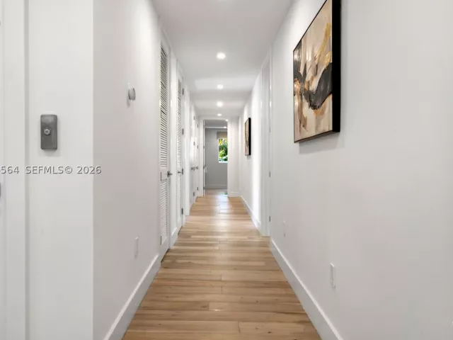 7-bedroom home for sale in Key Biscayne - 425 Harbor Dr - MondialRealty