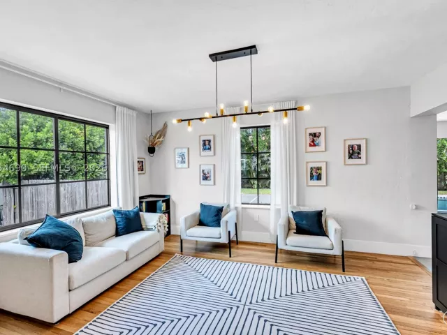 4-bedroom home for rent in Miami - 1951 SW 23rd St - MondialRealty