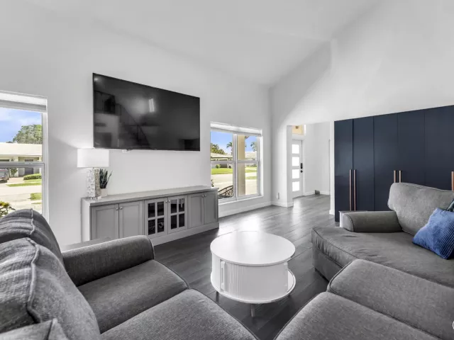 4-bedroom home for sale in Boca Raton - 1472 SW 13th Street - MondialRealty