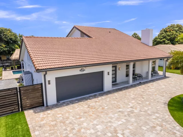 4-bedroom home for sale in Boca Raton - 1472 SW 13th Street - MondialRealty
