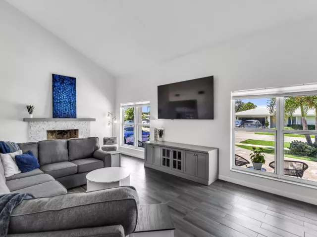 4-bedroom home for sale in Boca Raton - 1472 SW 13th Street - MondialRealty
