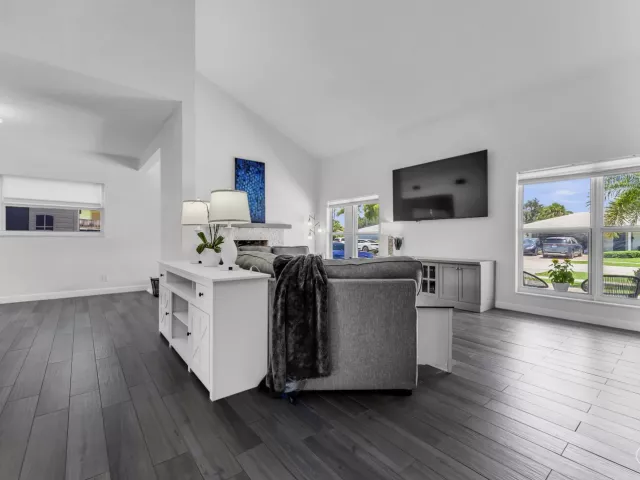 4-bedroom home for sale in Boca Raton - 1472 SW 13th Street - MondialRealty