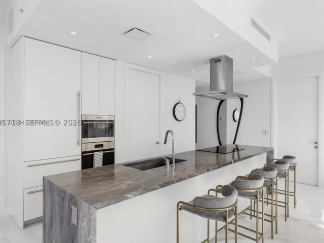 2-bedroom condo for rent in Miami - 700 NE 26th Ter 1405 - MondialRealty