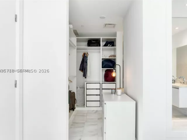 2-bedroom condo for rent in Miami - 700 NE 26th Ter 1405 - MondialRealty