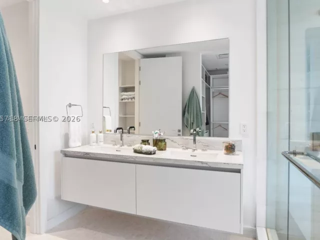 2-bedroom condo for rent in Miami - 700 NE 26th Ter 1405 - MondialRealty