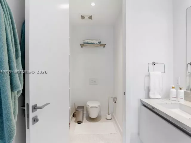2-bedroom condo for rent in Miami - 700 NE 26th Ter 1405 - MondialRealty