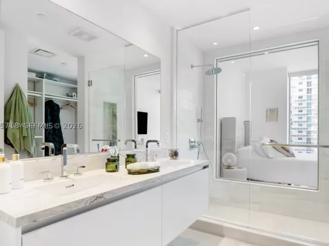 2-bedroom condo for rent in Miami - 700 NE 26th Ter 1405 - MondialRealty