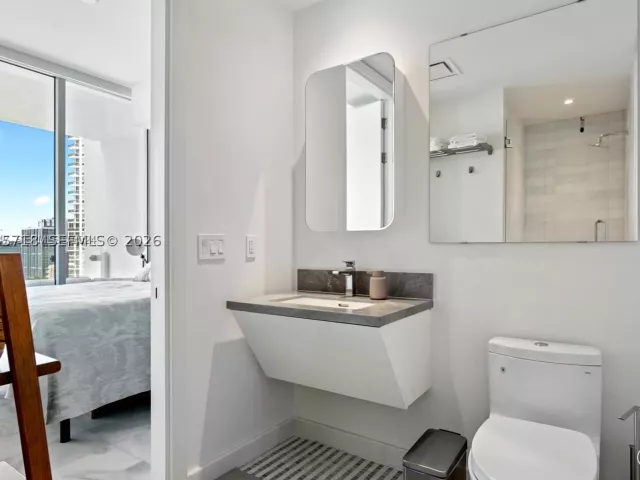 2-bedroom condo for rent in Miami - 700 NE 26th Ter 1405 - MondialRealty