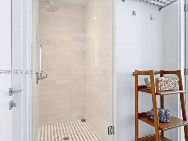 2-bedroom condo for rent in Miami - 700 NE 26th Ter 1405 - MondialRealty