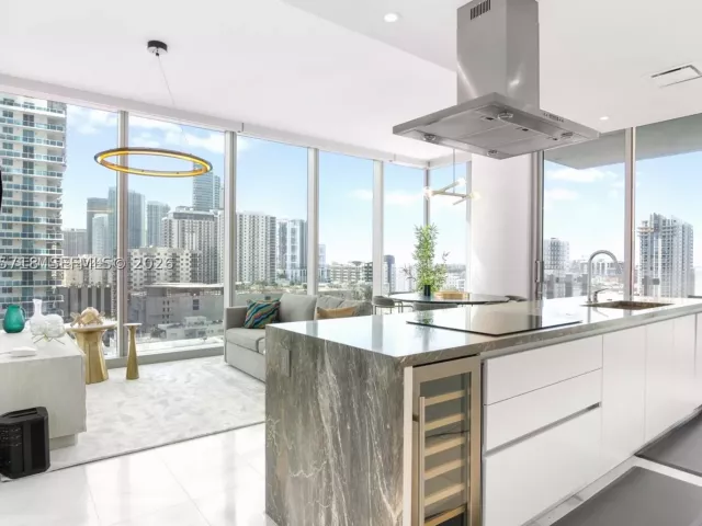 2-bedroom condo for rent in Miami - 700 NE 26th Ter 1405 - MondialRealty