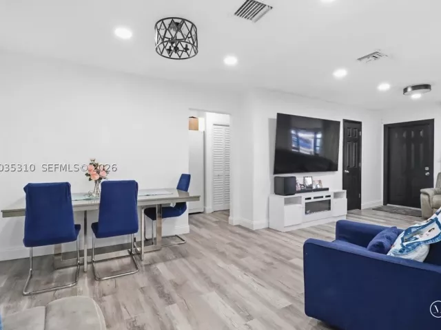 3-bedroom home for sale in Hollywood - 7551 Polk St - MondialRealty